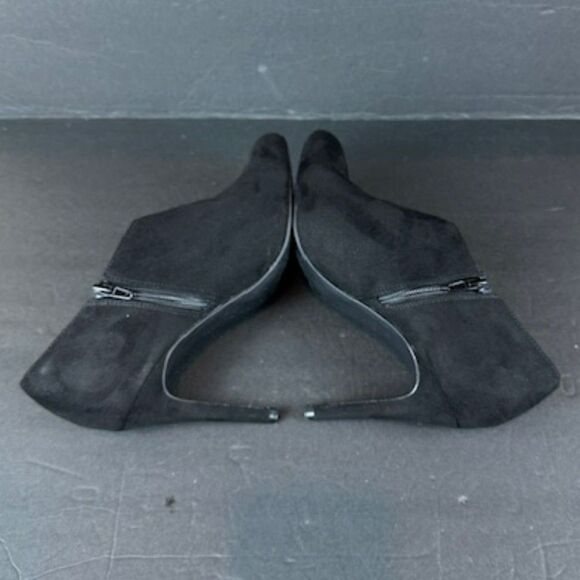 Women's Kelly & Katie "Chayse" Black Faux Suede Side Zipper High Heels Size 10 - Picture 5 of 7